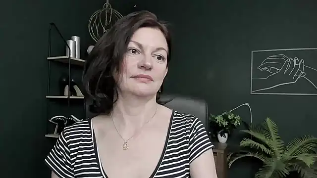 Snapshot of VivianWILD chatting on 21, 5, 2026 VivianWILD online show from 21, 5, 2026