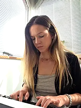 lucie mehott online show from 10, 4, 2026