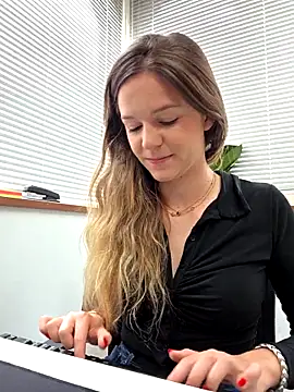 lucie mehott online show from 4, 5, 2026