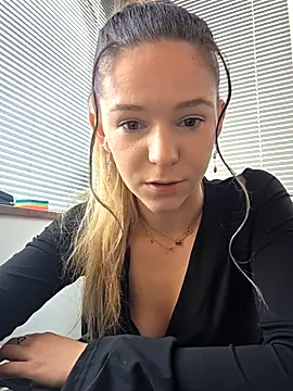 lucie mehott online show from 10, 3, 2026