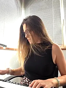 lucie mehott online show from 27, 4, 2026