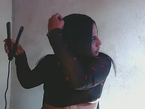 Giselabrunette25 online show from 25, 1, 2025