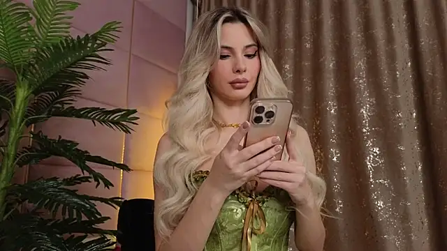 Elliblue online show from 8, 11, 2025