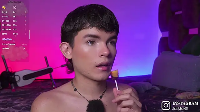 Snapshot of Angelo_018 chatting on 8, 11, 2025 Angelo 018 online show from 8, 11, 2025