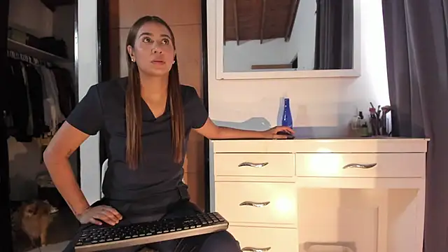 Alana Suares1 online show from 14, 7, 2026
