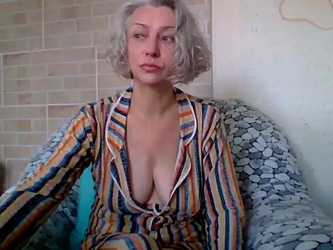 Snapshot of Lorie_Carrie chatting on 11, 7, 2026 Lorie Carrie online show from 11, 7, 2026