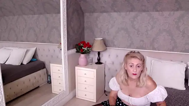 ElenaJuarez online show from 10, 11, 2025