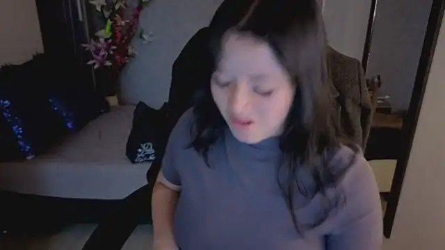 Snapshot of almma_shy chatting on 5, 12, 2025 almma shy online show from 5, 12, 2025