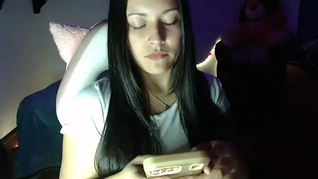 Allisonnlopez online show from 4, 6, 2026
