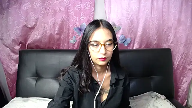 Snapshot of Annerainhoot chatting on 5, 3, 2025 Annerainhoot online show from 5, 3, 2025