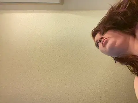 lolabun247 online show from 2, 2, 2025