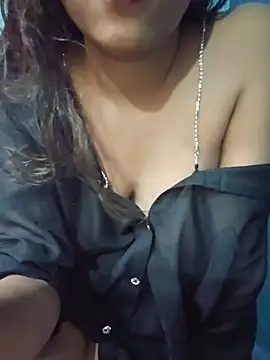 Snapshot of sexyindi_couple chatting on 2, 7, 2026 sexyindi couple online show from 2, 7, 2026
