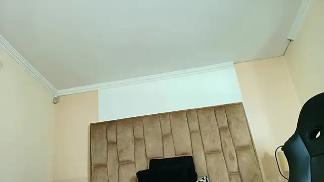 Naughty Kittenm online show from 9, 3, 2026