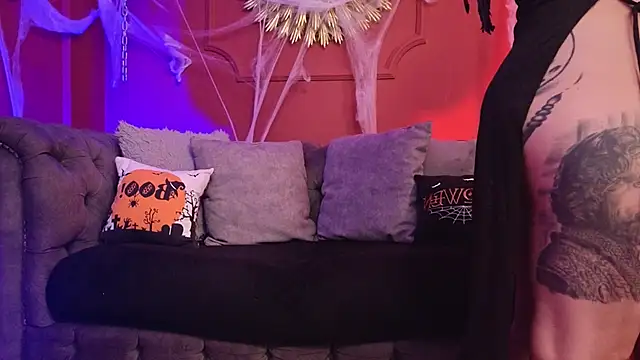 Snapshot of Julieta_Russell chatting on 31, 10, 2025 Julieta Russell online show from 31, 10, 2025