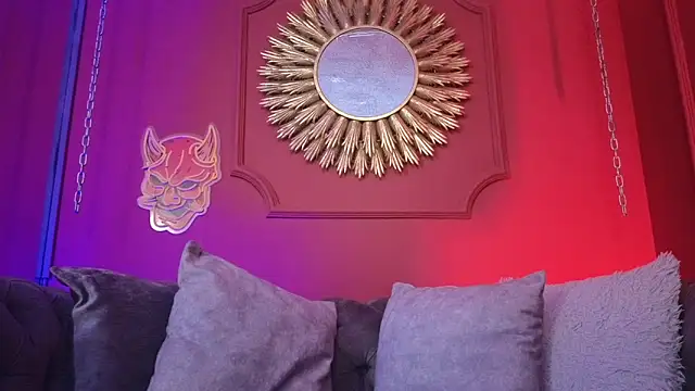 Snapshot of Julieta_Russell chatting on 13, 11, 2025 Julieta Russell online show from 13, 11, 2025