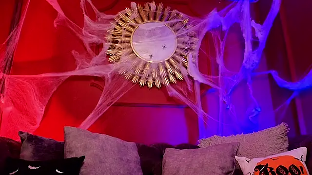 Snapshot of Julieta_Russell chatting on 17, 10, 2025 Julieta Russell online show from 17, 10, 2025