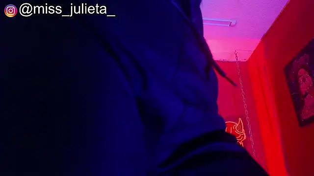 Snapshot of Julieta_Russell chatting on 15, 7, 2026 Julieta Russell online show from 15, 7, 2026