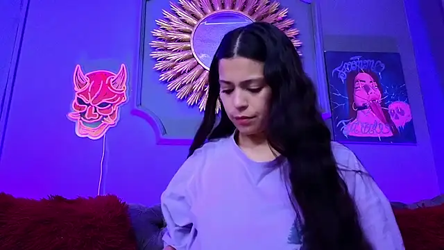 Snapshot of Julieta_Russell chatting on 5, 3, 2025 Julieta Russell online show from 5, 3, 2025