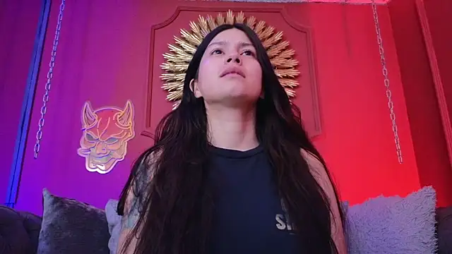 Snapshot of Julieta_Russell chatting on 14, 11, 2025 Julieta Russell online show from 14, 11, 2025