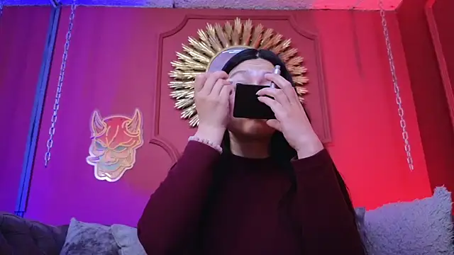 Snapshot of Julieta_Russell chatting on 8, 11, 2025 Julieta Russell online show from 8, 11, 2025