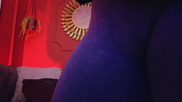 Snapshot of Julieta_Russell chatting on 7, 11, 2025 Julieta Russell online show from 7, 11, 2025