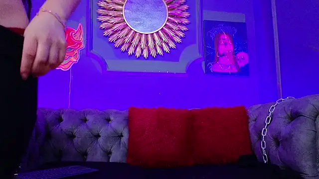 Snapshot of Julieta_Russell chatting on 7, 3, 2025 Julieta Russell online show from 7, 3, 2025