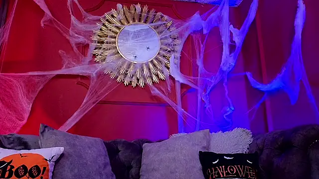 Snapshot of Julieta_Russell chatting on 16, 10, 2025 Julieta Russell online show from 16, 10, 2025