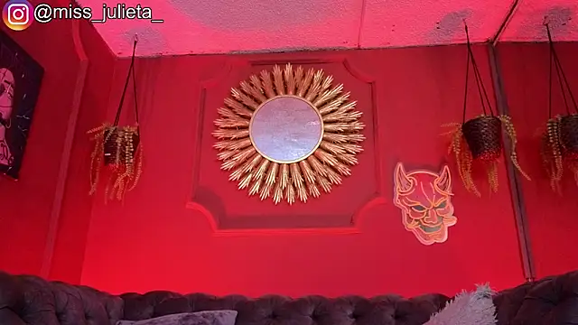 Snapshot of Julieta_Russell chatting on 10, 6, 2026 Julieta Russell online show from 10, 6, 2026