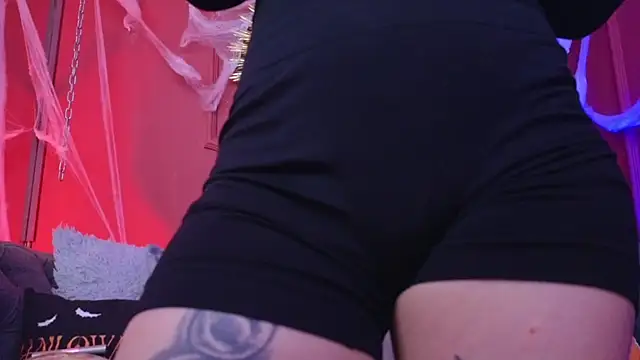 Snapshot of Julieta_Russell chatting on 29, 10, 2025 Julieta Russell online show from 29, 10, 2025