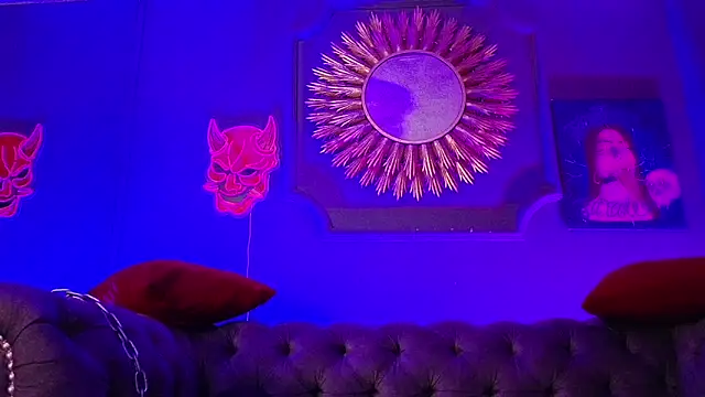 Snapshot of Julieta_Russell chatting on 22, 3, 2025 Julieta Russell online show from 22, 3, 2025