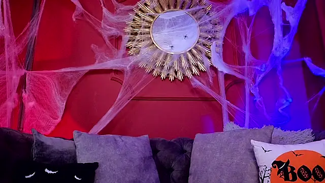 Snapshot of Julieta_Russell chatting on 15, 10, 2025 Julieta Russell online show from 15, 10, 2025