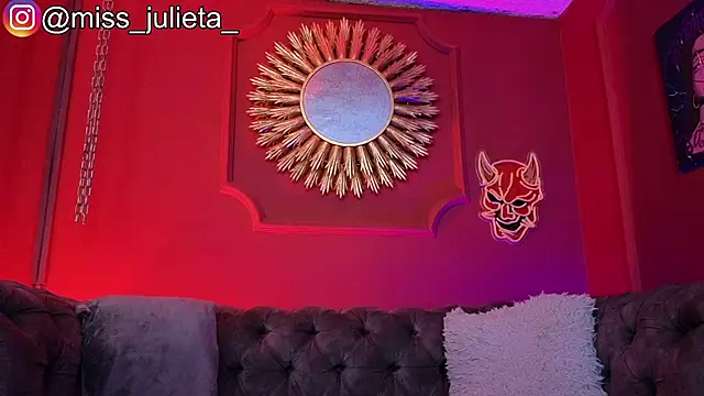 Snapshot of Julieta_Russell chatting on 24, 6, 2026 Julieta Russell online show from 24, 6, 2026
