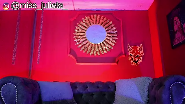Snapshot of Julieta_Russell chatting on 9, 7, 2026 Julieta Russell online show from 9, 7, 2026