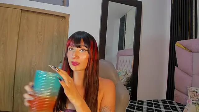 laurem-paulette online show from 7, 11, 2025