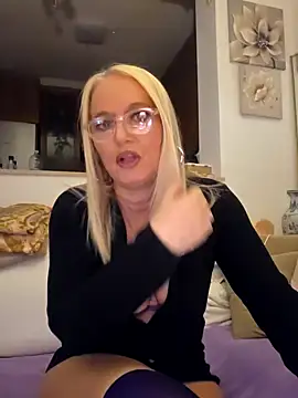 kikkastar online show from 28, 2, 2025