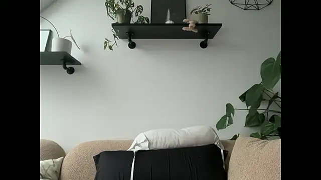 Mary Wet online show from 17, 12, 2025