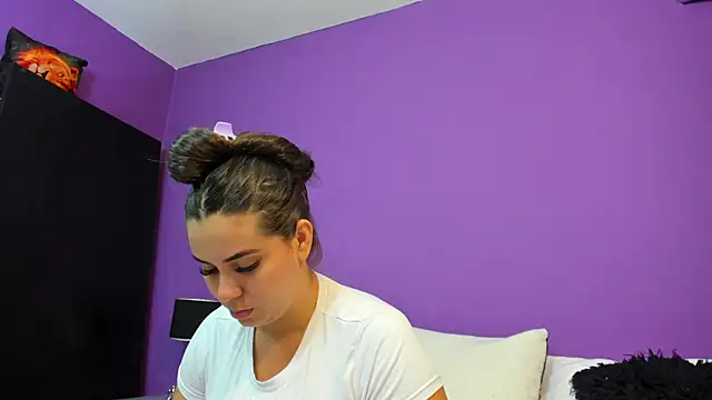 Snapshot of MadisonJenner chatting on 21, 2, 2026 MadisonJenner online show from 21, 2, 2026