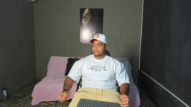 Snapshot of Big_furry_bear13 chatting on 4, 2, 2026 Big furry bear13 online show from 4, 2, 2026