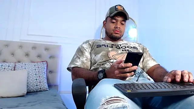 Big furry bear13 online show from 10, 1, 2026