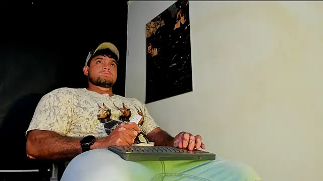 Snapshot of Big_furry_bear13 chatting on 4, 3, 2026 Big furry bear13 online show from 4, 3, 2026