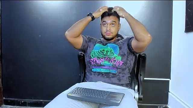 Big furry bear13 online show from 22, 4, 2026