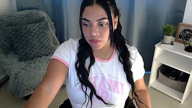 angela santana  online show from 28, 11, 2025