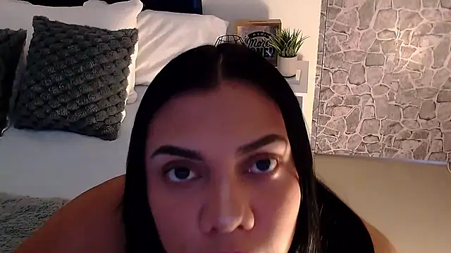 angela santana  online show from 2, 11, 2025