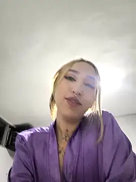 MollyCruz online show from 12, 4, 2026