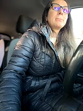 HotXMom online show from 24, 11, 2025