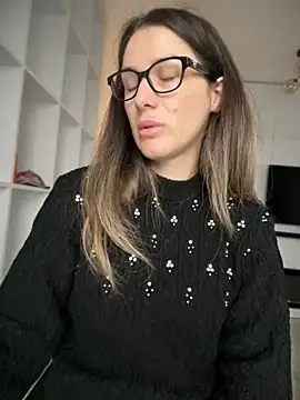 HotXMom online show from 28, 11, 2025