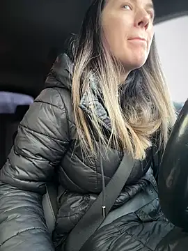 HotXMom online show from 19, 12, 2025