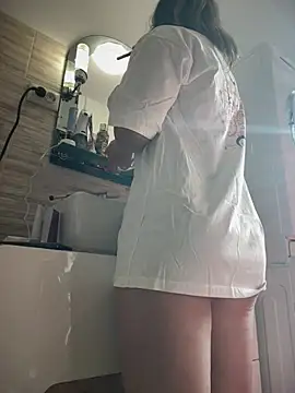 HotXMom online show from 15, 4, 2026