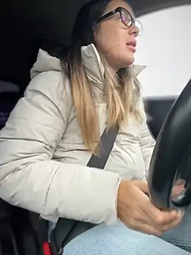 HotXMom online show from 7, 10, 2025