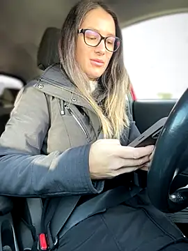 HotXMom online show from 13, 11, 2025